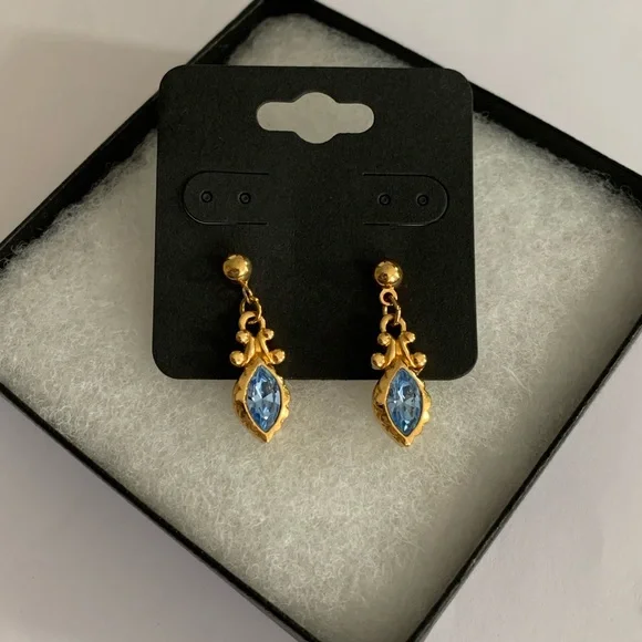 Vintage 1989 AVON Goldtone Blue Rhinestone Victorian Pierced Earrings - Picture 7 of 13